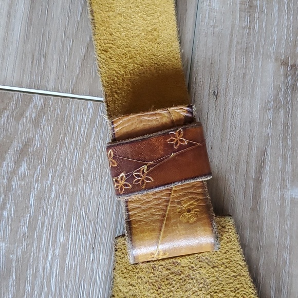 Rare Vintage 60's-70's Tooled Leather Belt - Picture 9 of 10